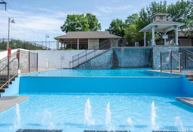 فندق Stonebridge Village Resort