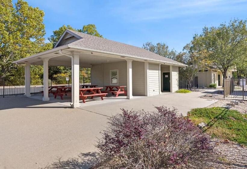 فندق Stonebridge Village Resort