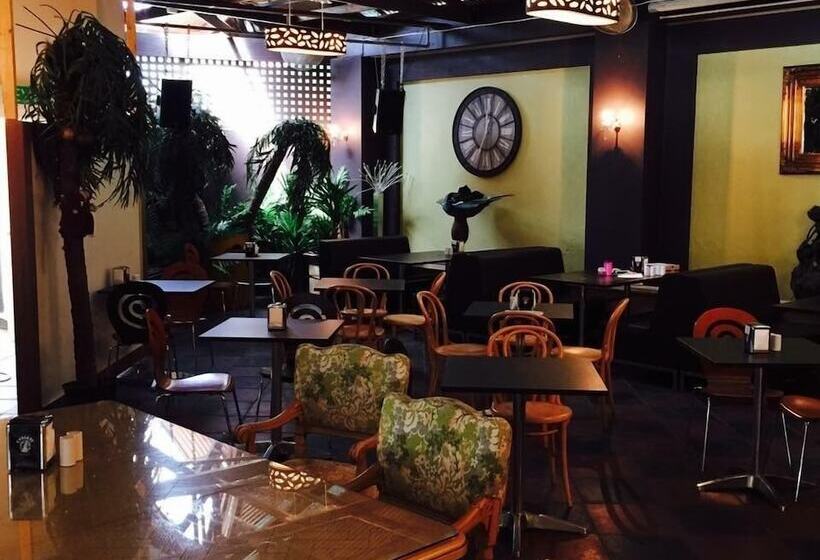 Отель The Astra