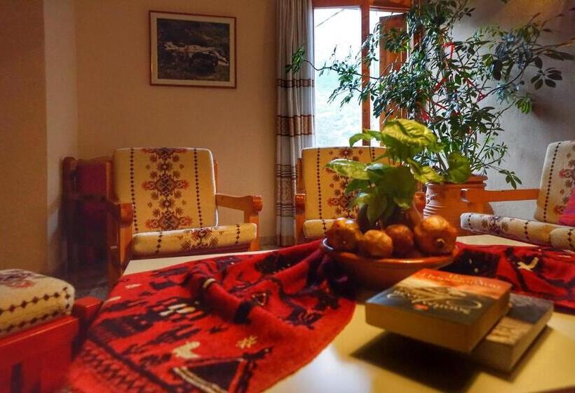 酒店 To Balkoni Tis Agorianis