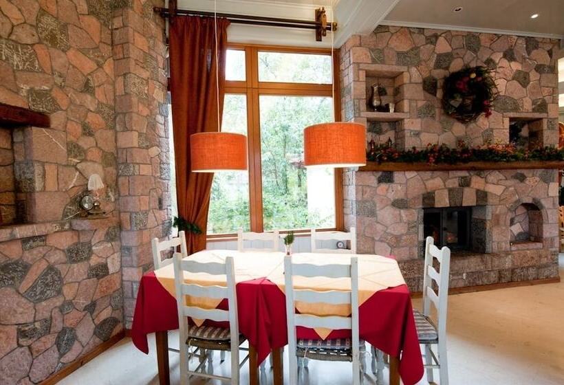 酒店 To Balkoni Tis Agorianis