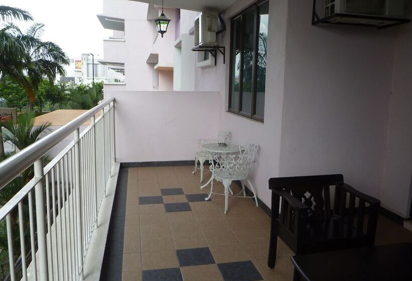 Indah Alam Vacation Home