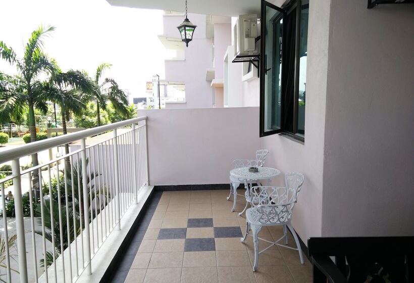 Indah Alam Vacation Home