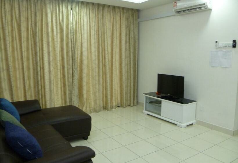 Indah Alam Vacation Home