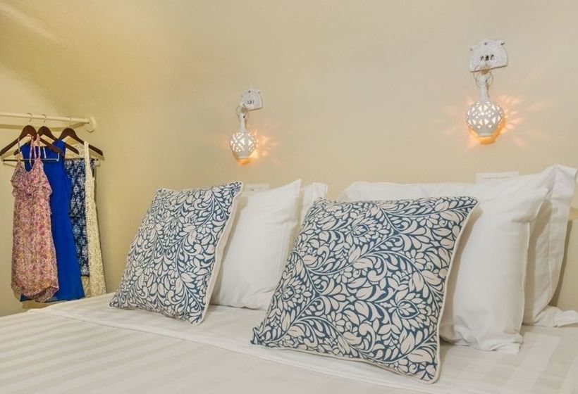 Luna Santorini Suites