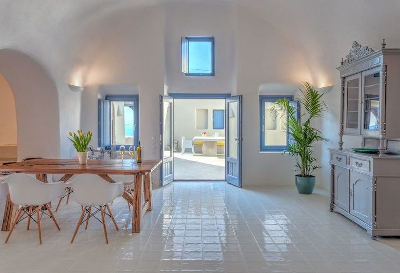 Luna Santorini Suites