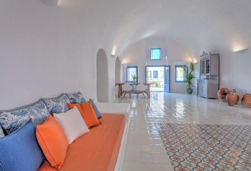 Luna Santorini Suites