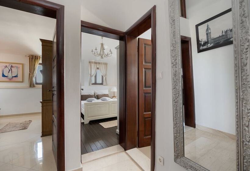 Luxury Apartment Perko