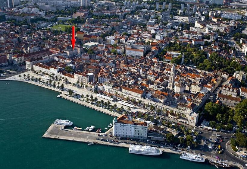 Marmontova Luxury Rooms