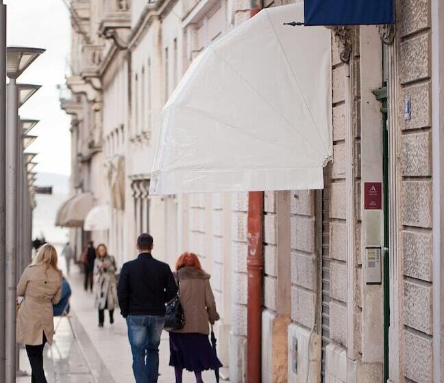 Marmontova Luxury Rooms