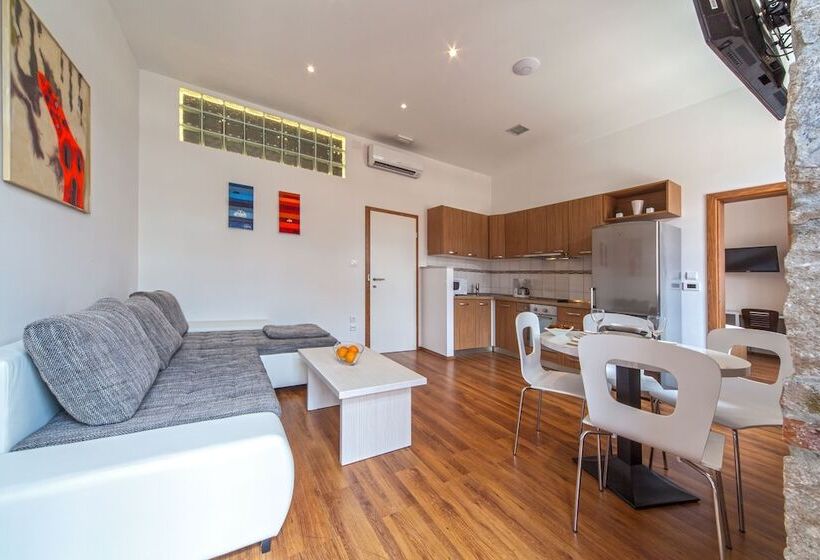 Marmontova Luxury Rooms