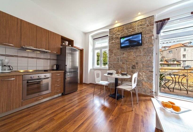 Marmontova Luxury Rooms