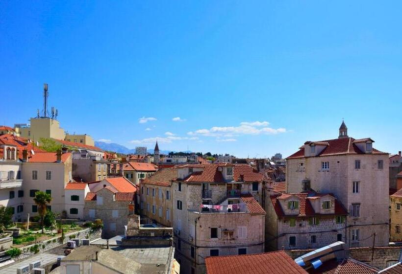 Marmontova Luxury Rooms