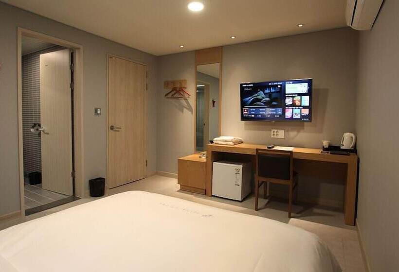 모텔 Mini Hotel 141