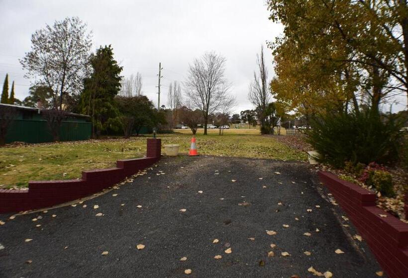 فندق على الطريق Acacia Motor Inn