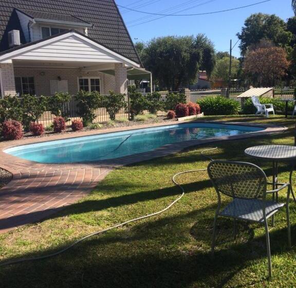 فندق على الطريق Alexander Motor Inn