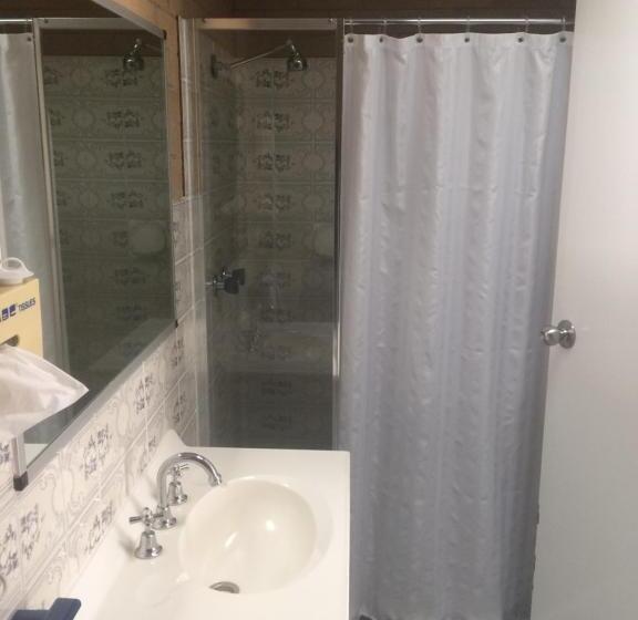 מוטל Alexander Motor Inn