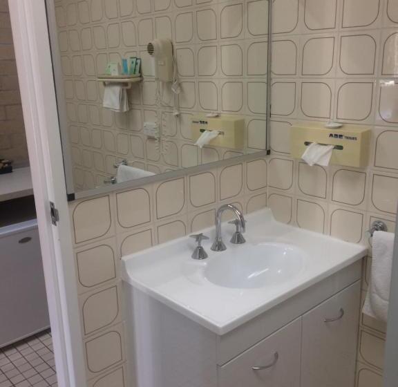 فندق على الطريق Alexander Motor Inn