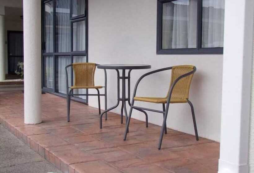 فندق على الطريق Sails Motor Inn