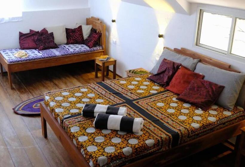 بنسيون Kobe House