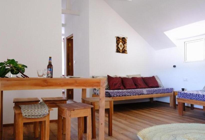 بنسيون Kobe House