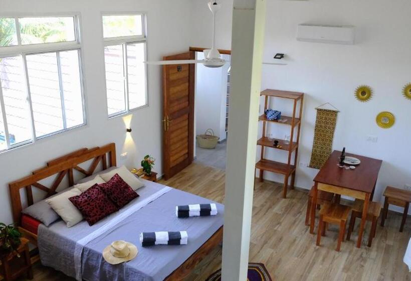 بنسيون Kobe House