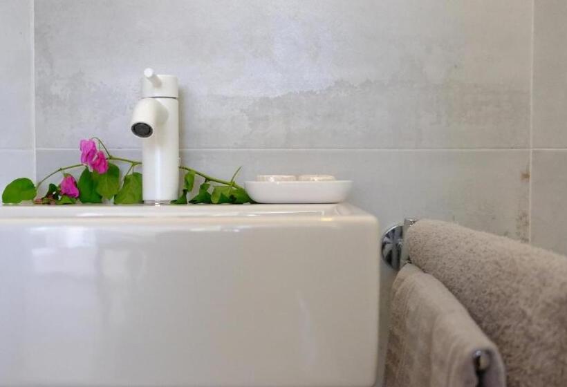 بنسيون Kobe House