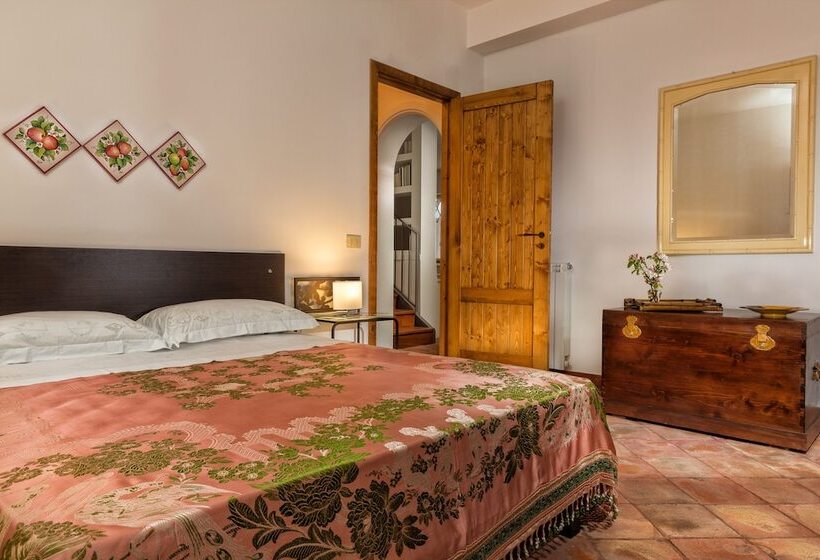 פנסיון Nake Residenza Artistica