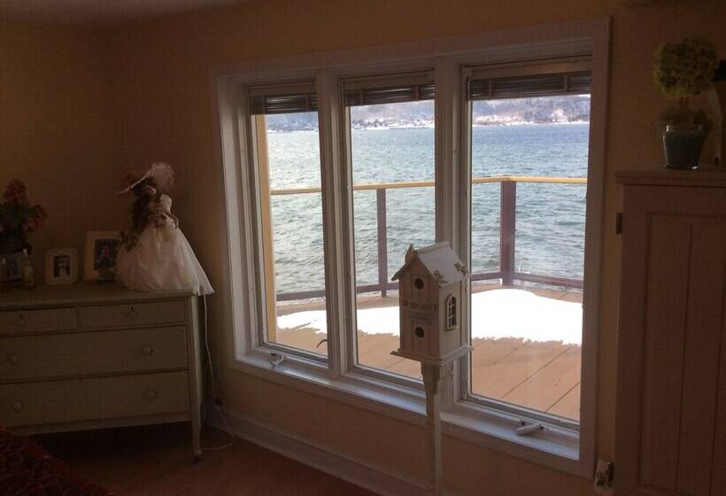 Pictured Rocks Bed And Breakfast