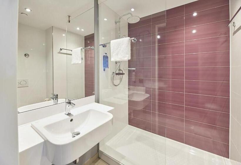 هتل Premier Inn Karlsruhe City Am Wasserturm