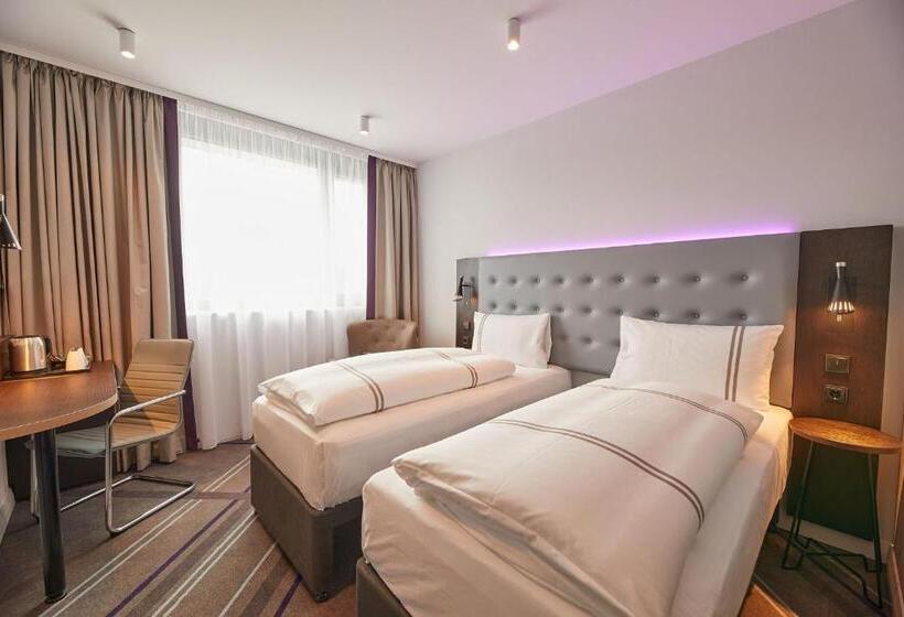 هتل Premier Inn Karlsruhe City Am Wasserturm