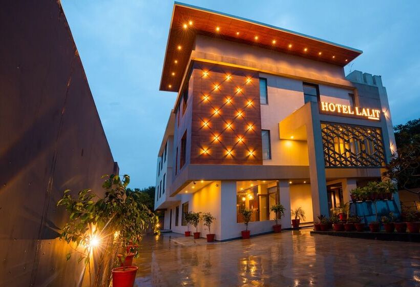 هتل Lalit International   A Boutique