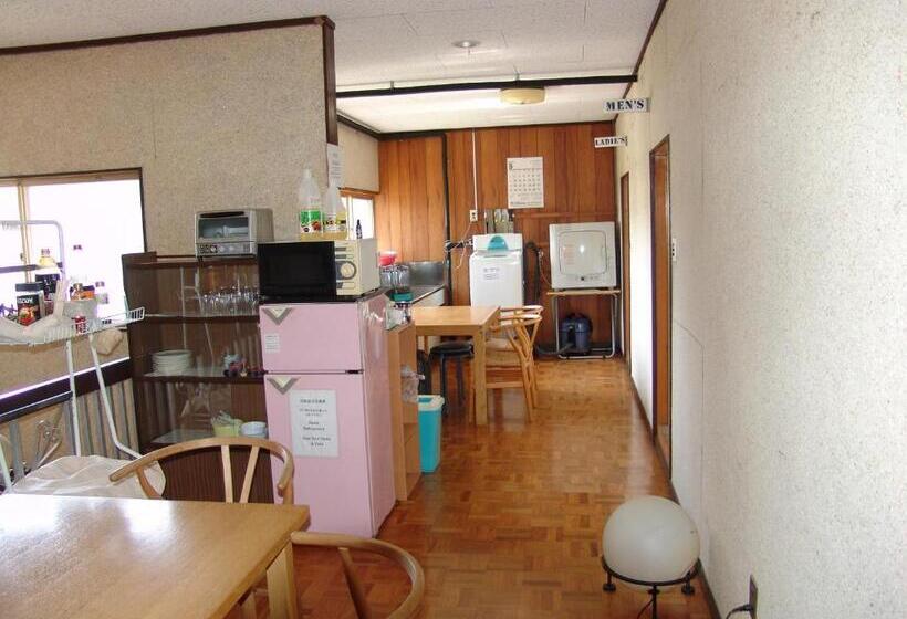 Общежитие Towadako Backpackers