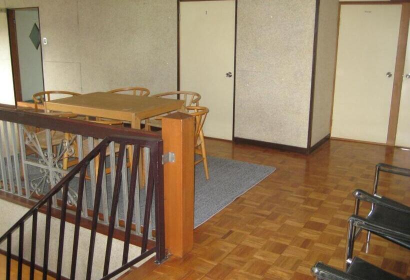 Общежитие Towadako Backpackers