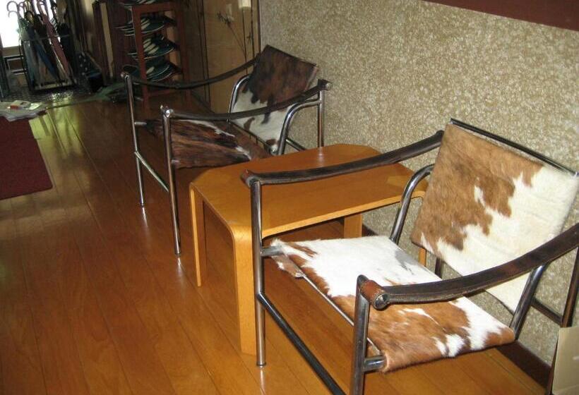 Общежитие Towadako Backpackers