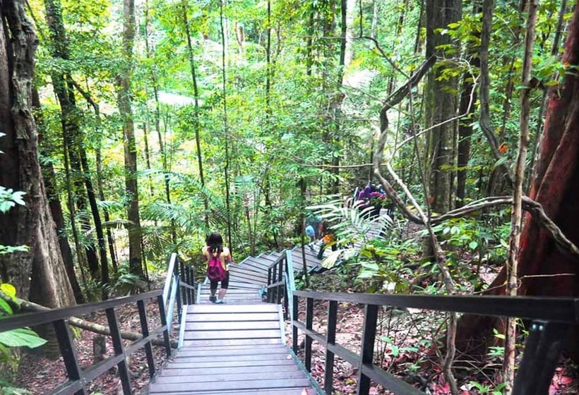 הוסטל Xcape Resort At Taman Negara