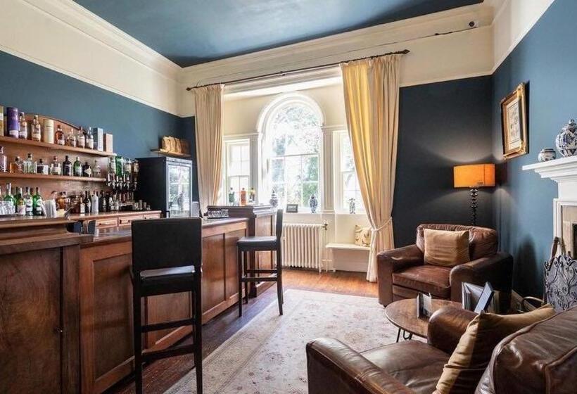 ベッドアンドブレックファースト Durn House