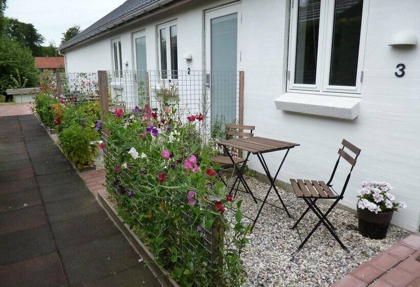 تختخواب و صبحانه Engholmbb