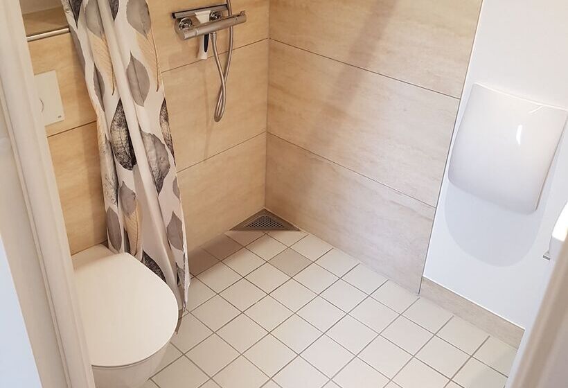 مبيت وإفطار Engholmbb