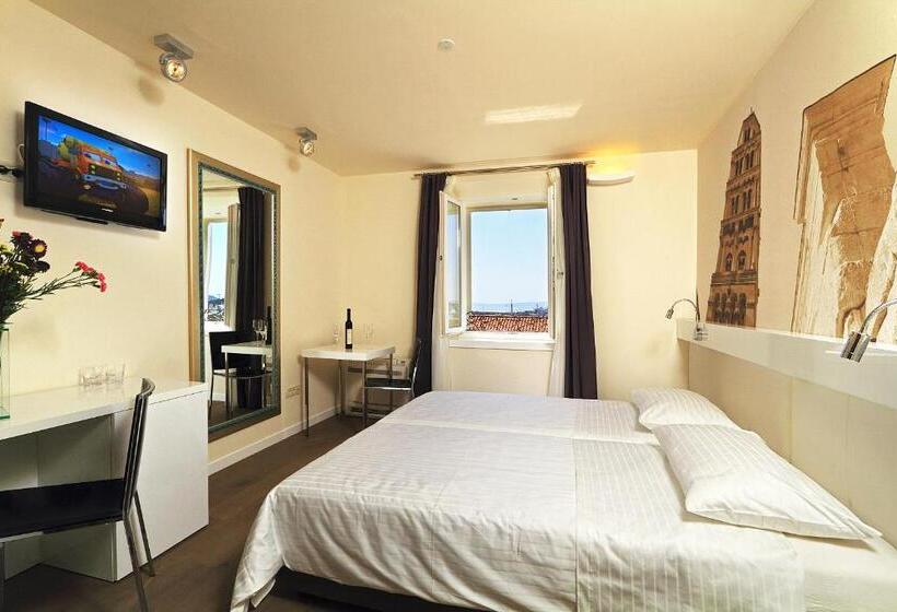 تختخواب و صبحانه La Porta Luxury Rooms