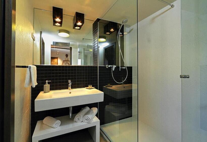 تختخواب و صبحانه La Porta Luxury Rooms