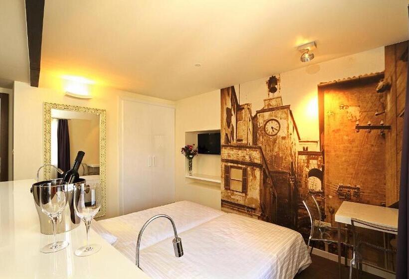 تختخواب و صبحانه La Porta Luxury Rooms