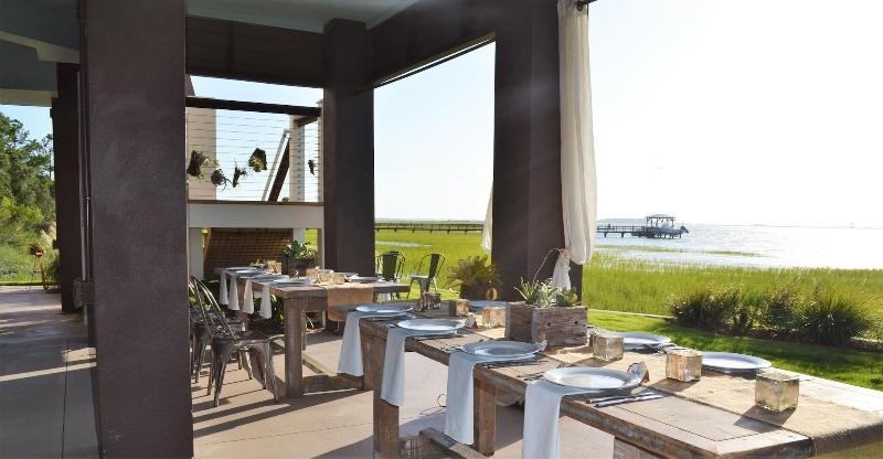 مبيت وإفطار Regatta Inn   Adults Only