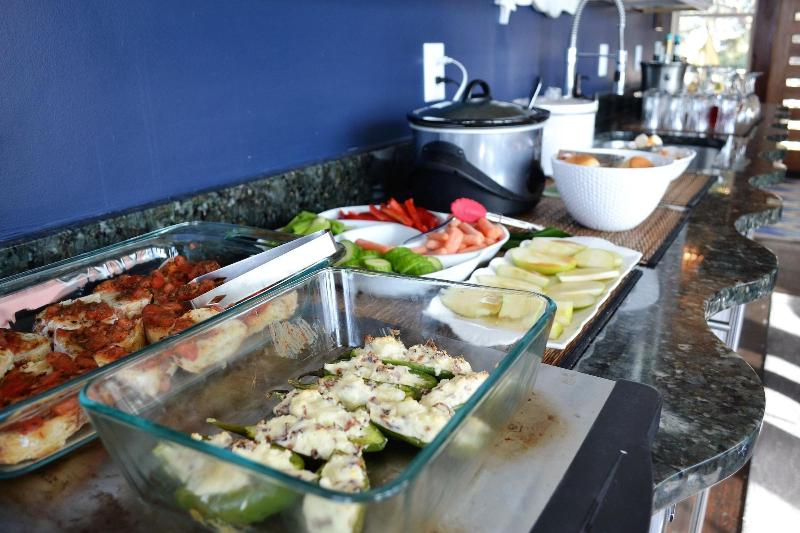 مبيت وإفطار Regatta Inn   Adults Only