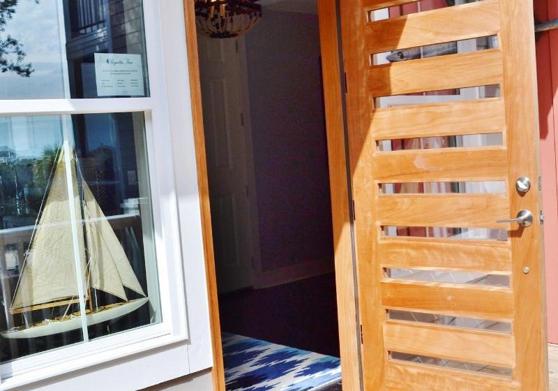 مبيت وإفطار Regatta Inn   Adults Only