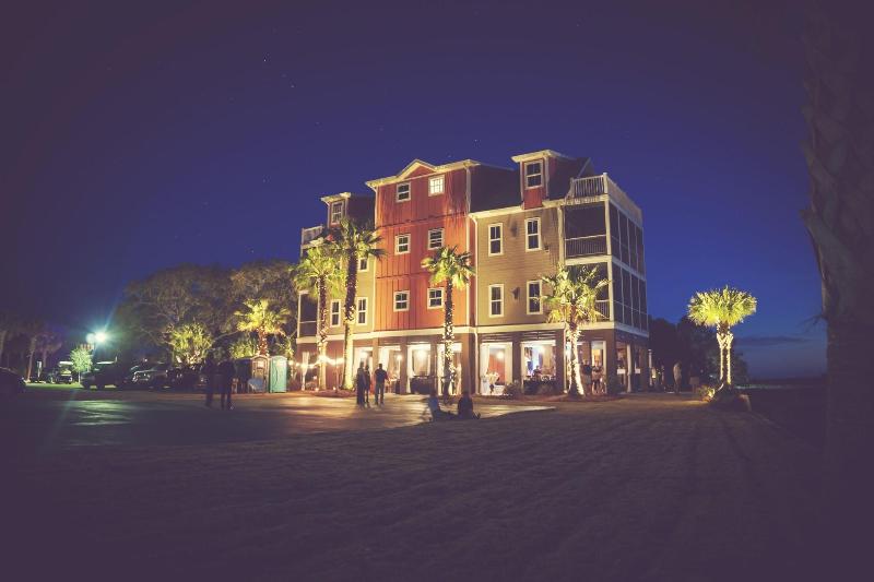 مبيت وإفطار Regatta Inn   Adults Only