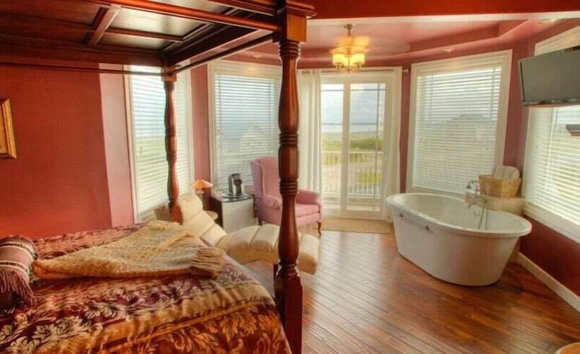 مبيت وإفطار The Collins Inn And Seaside Cottages   Adults Only