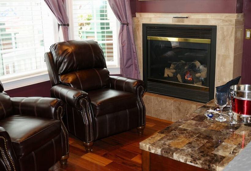 مبيت وإفطار The Collins Inn And Seaside Cottages   Adults Only