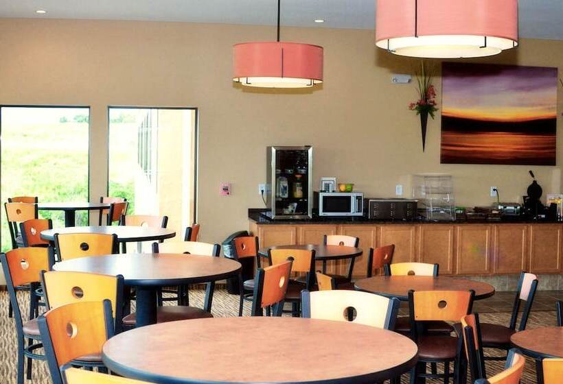 Отель Cobblestone Inn & Suites Newton