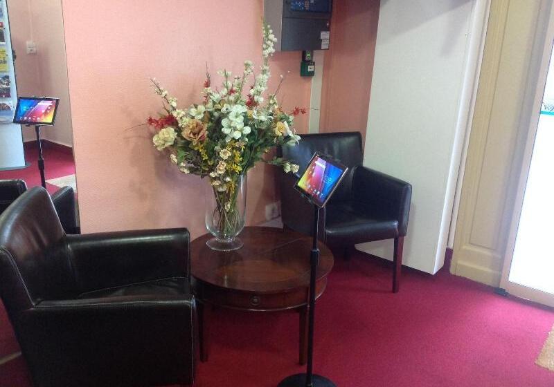 ホテル De La Paix